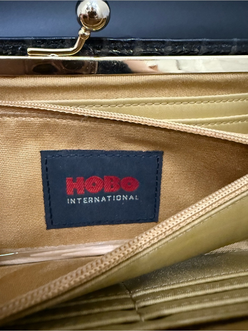 Vintage HOBO International Black Embossed Croc Leather Kiss-lock Clutch Wallet - Picture 9 of 11